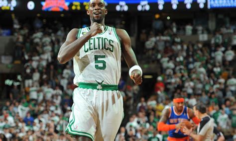 12 of the greatest Celtics players of all time .